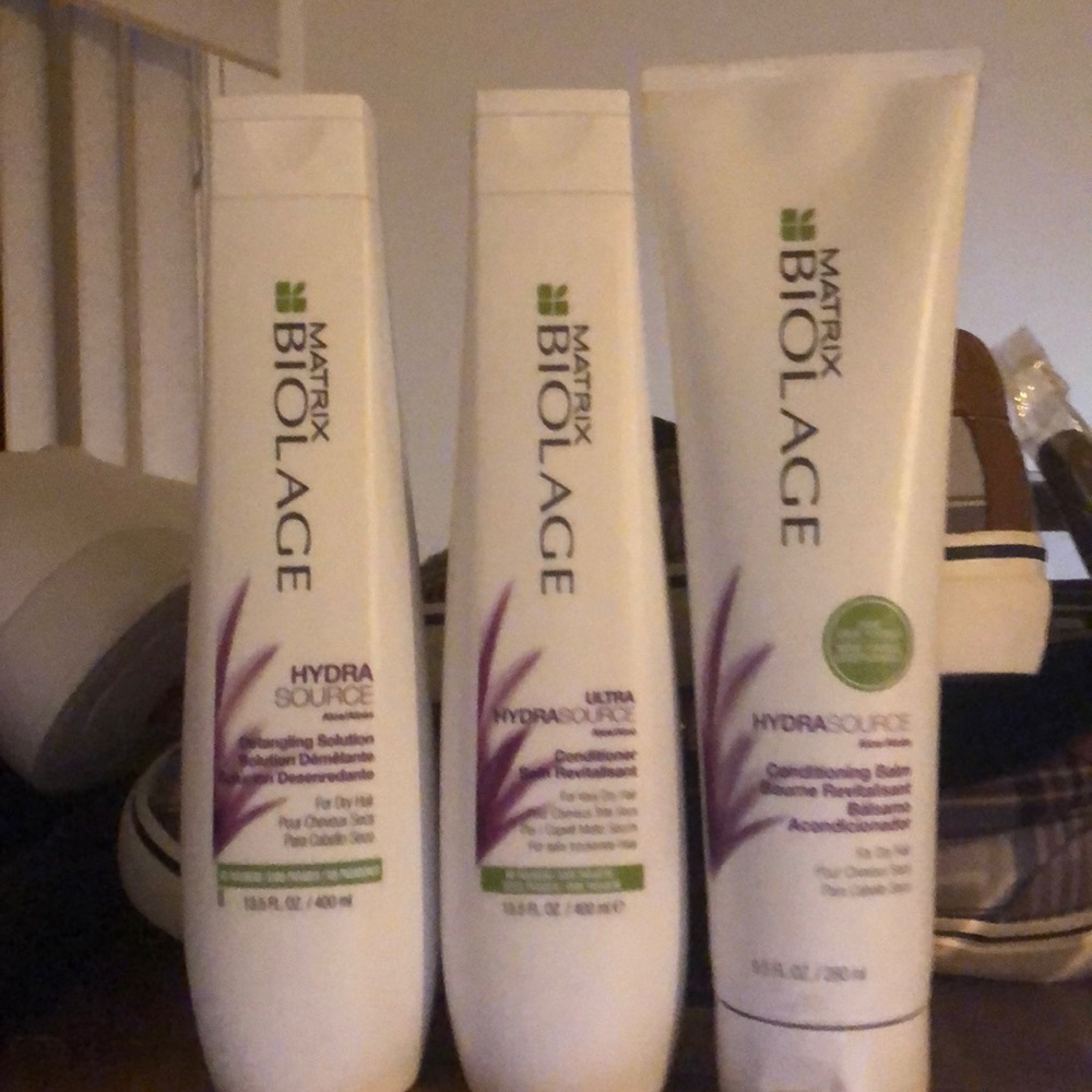 Matrix BIOLAGE bundle includes 3